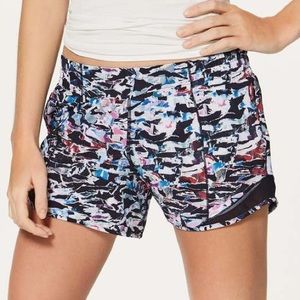 Lululemon Hotty Hot Low-Rise Lined Short 4” - Size 8 Culture Clash
